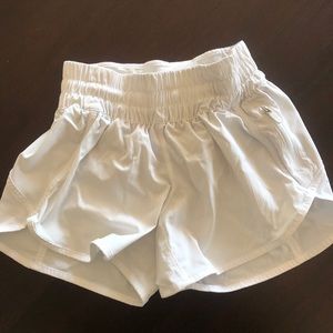 Lululemon Tracker Shorts V “4” White
